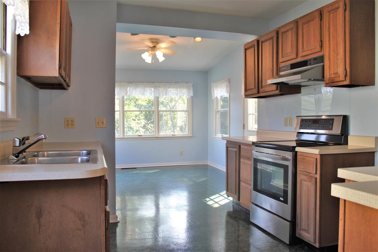 2863 Roseneath Road Huntington, WV 25705 - Photo 7 of 29 Gallery Image 7