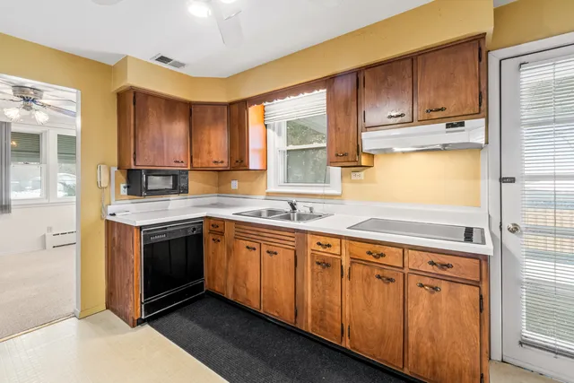 $300,000 | 17-w157 Foster Avenue, Wood Dale, IL 60191