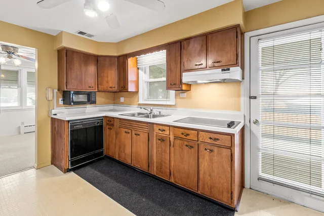 $300,000 | 17-w157 Foster Avenue, Wood Dale, IL 60191