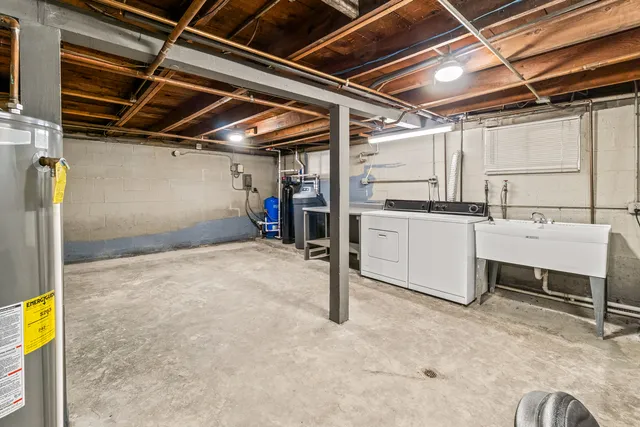 $300,000 | 17-w157 Foster Avenue, Wood Dale, IL 60191