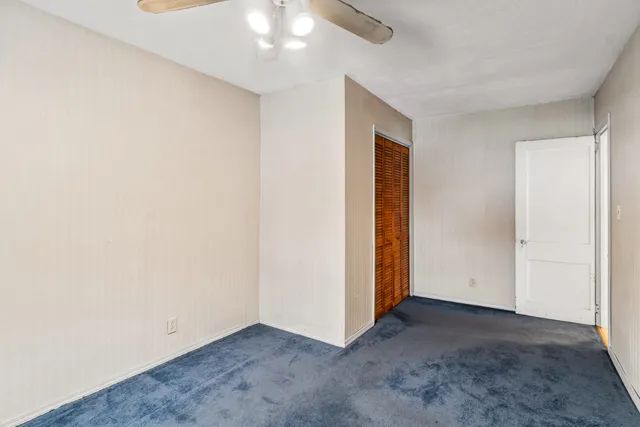 $300,000 | 17-w157 Foster Avenue, Wood Dale, IL 60191