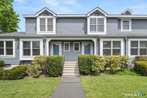 $630,000 | 121 Fawn Ridge Lane, Unit 121, Norwalk, CT 06851