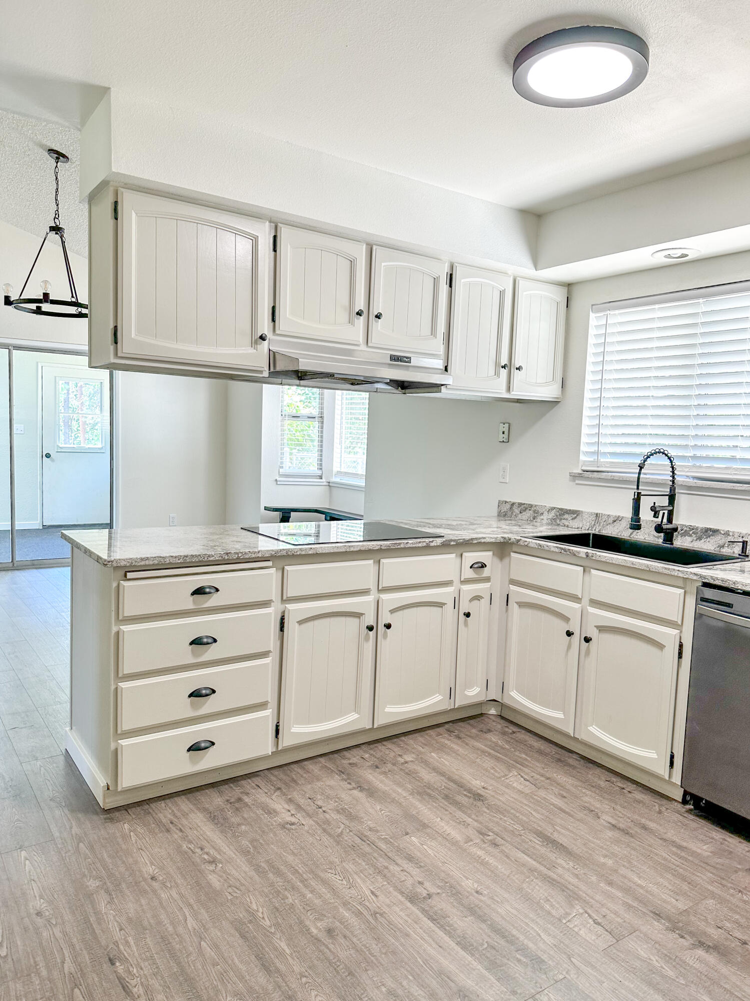 163 Gunnell Road Grants Pass, OR 97526 - Photo 3 of 23 Kitchen