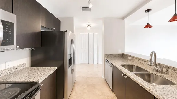 $2,300 | 2650 Southwest 37th Avenue, Unit 506, Miami, FL 33134