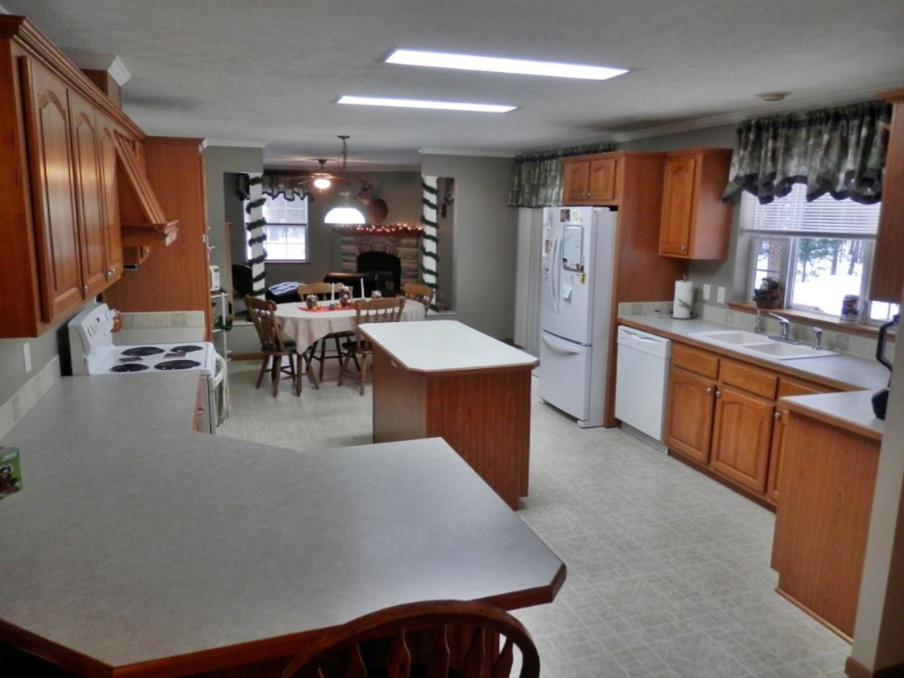 923 North Baker Road Wellston, MI 49689 - Photo 3 of 30 Kitchen adjoins eating area
