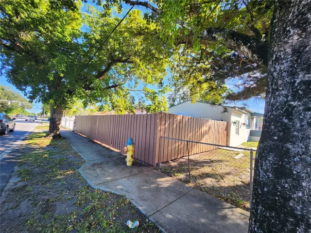 a view of a backyard with tree