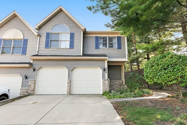 $310,000 | 609 River Bluff Drive, Carpentersville, IL 60110