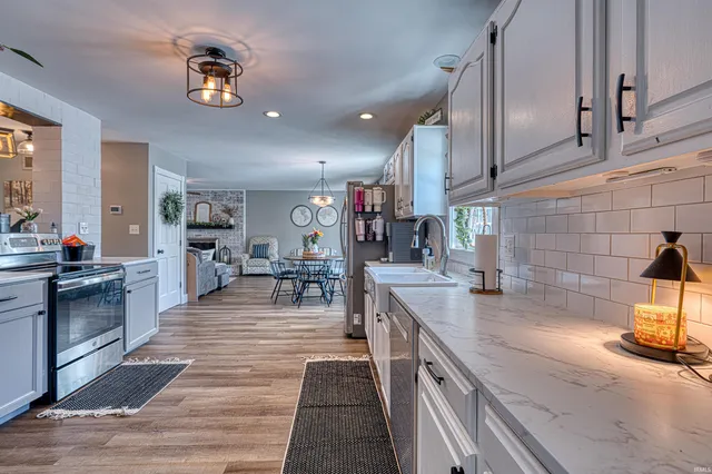 $650,000 | 424 Summerland Court, Evansville, IN 47712