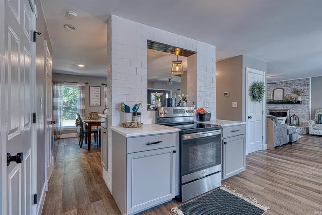 $650,000 | 424 Summerland Court, Evansville, IN 47712