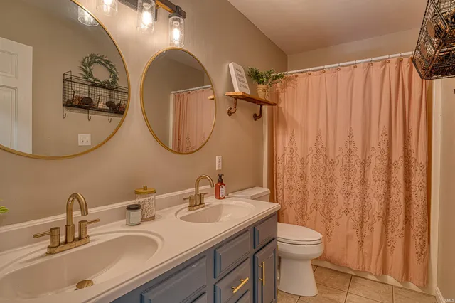 $650,000 | 424 Summerland Court, Evansville, IN 47712