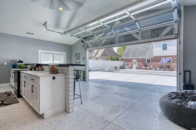 $650,000 | 424 Summerland Court, Evansville, IN 47712