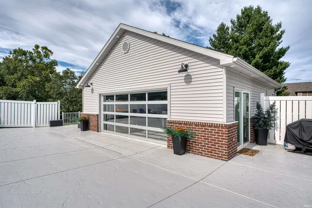 $650,000 | 424 Summerland Court, Evansville, IN 47712