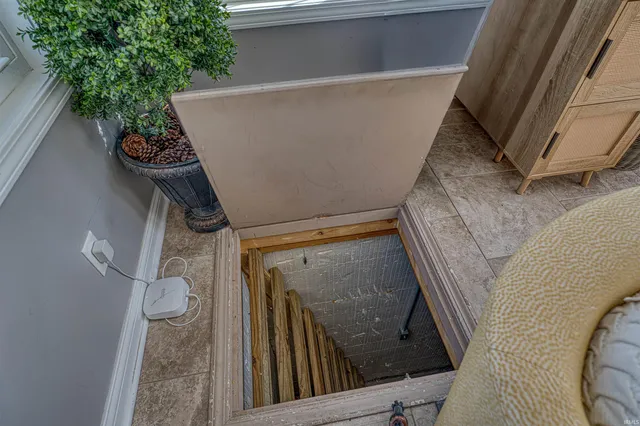 $650,000 | 424 Summerland Court, Evansville, IN 47712