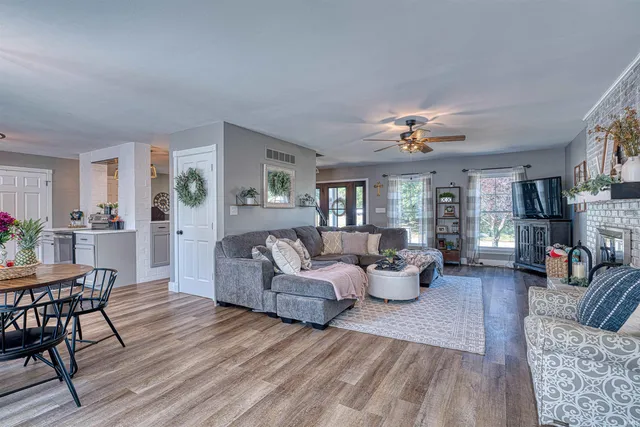 $650,000 | 424 Summerland Court, Evansville, IN 47712