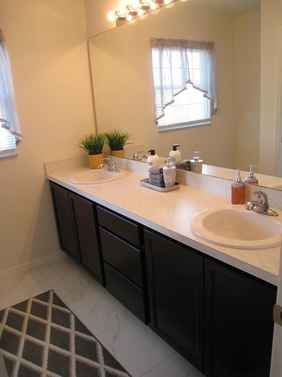 1300 Lucerne Loop Road Northeast Winter Haven, FL 33881 - Photo 33 of 40 Upstairs bathroom w/tub & shower.