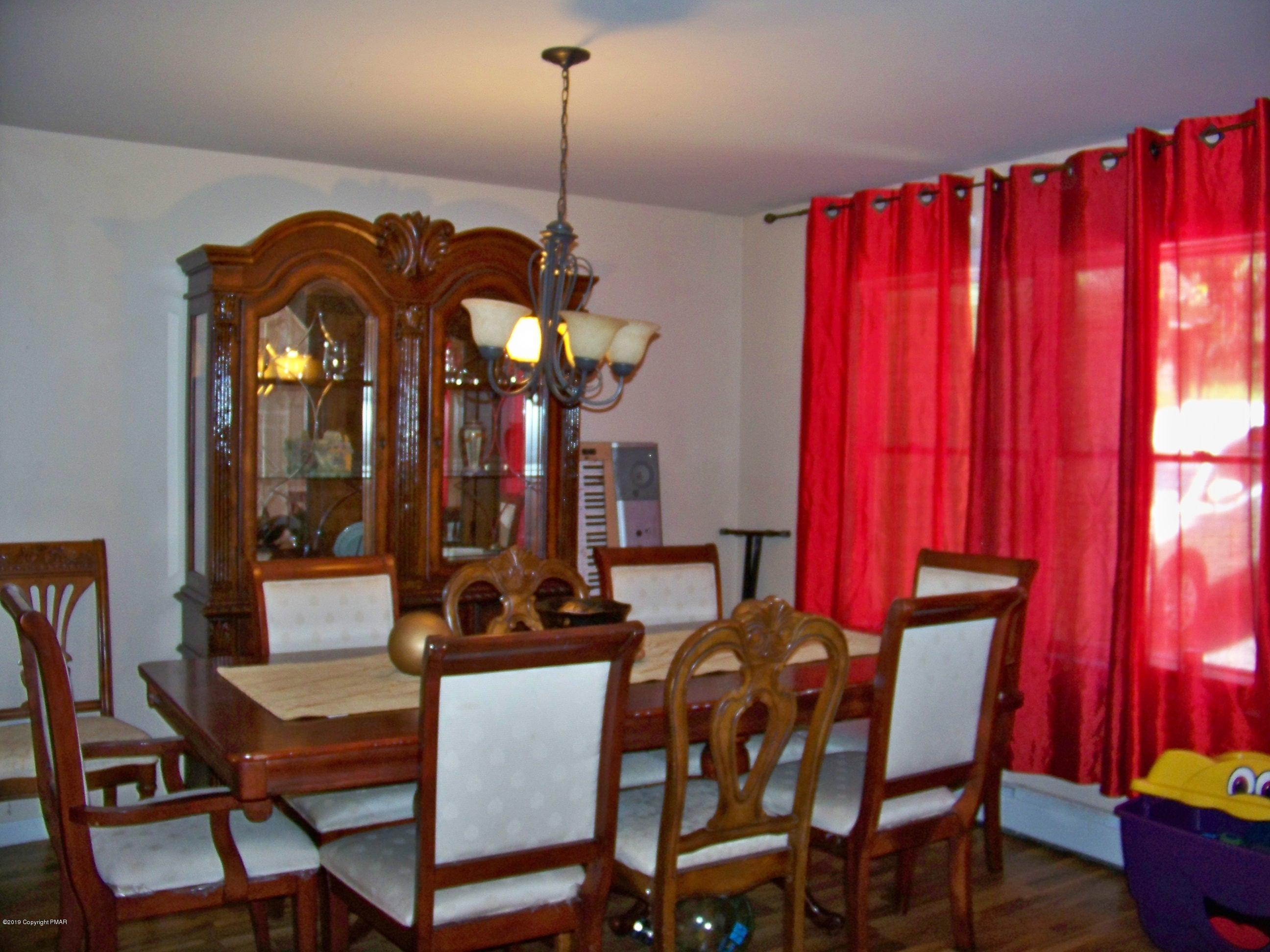 154 Totteridge Road Bushkill, PA 18324 - Photo 4 of 29 Dining Room