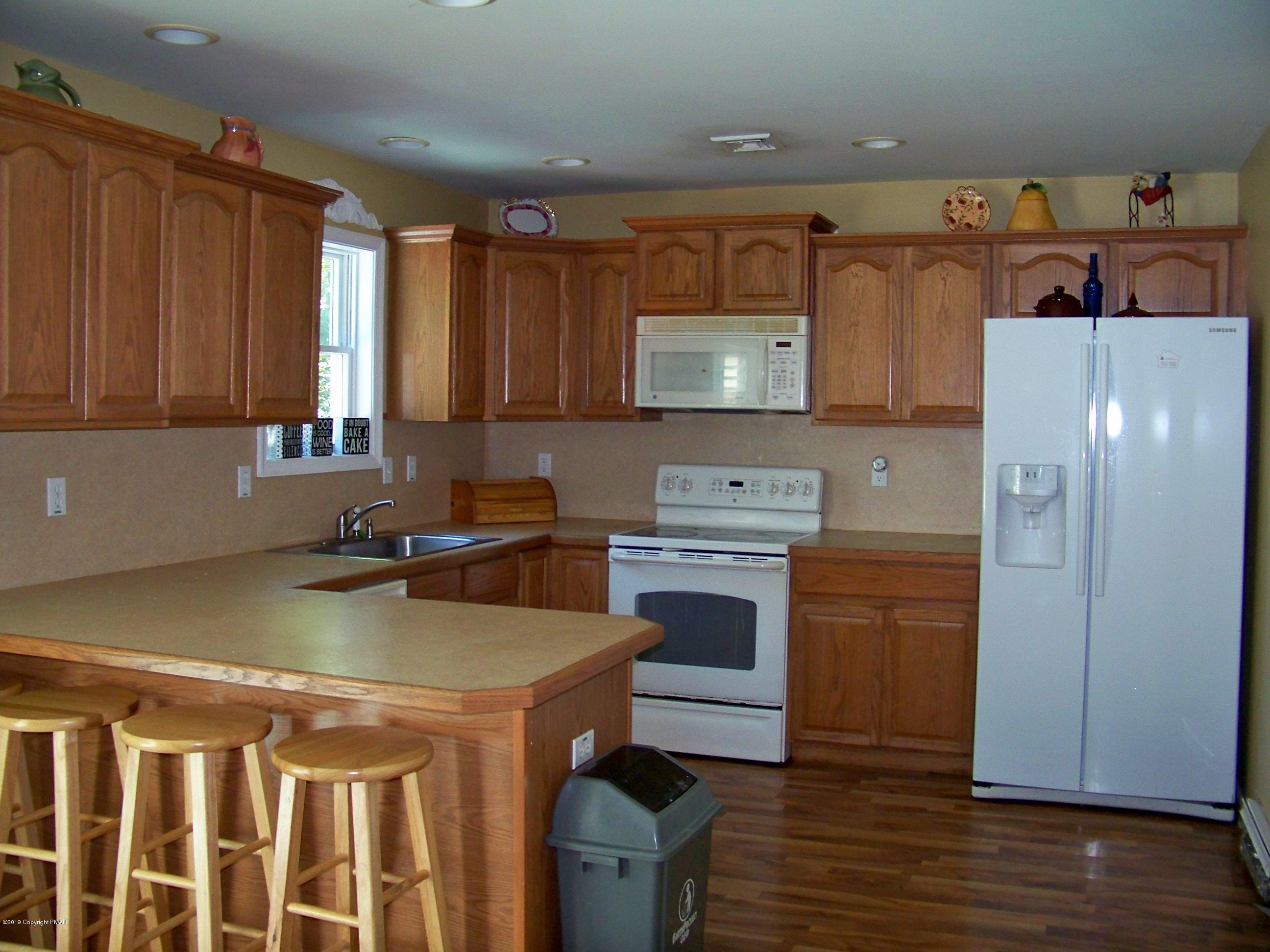 154 Totteridge Road Bushkill, PA 18324 - Photo 6 of 29 Kitchen