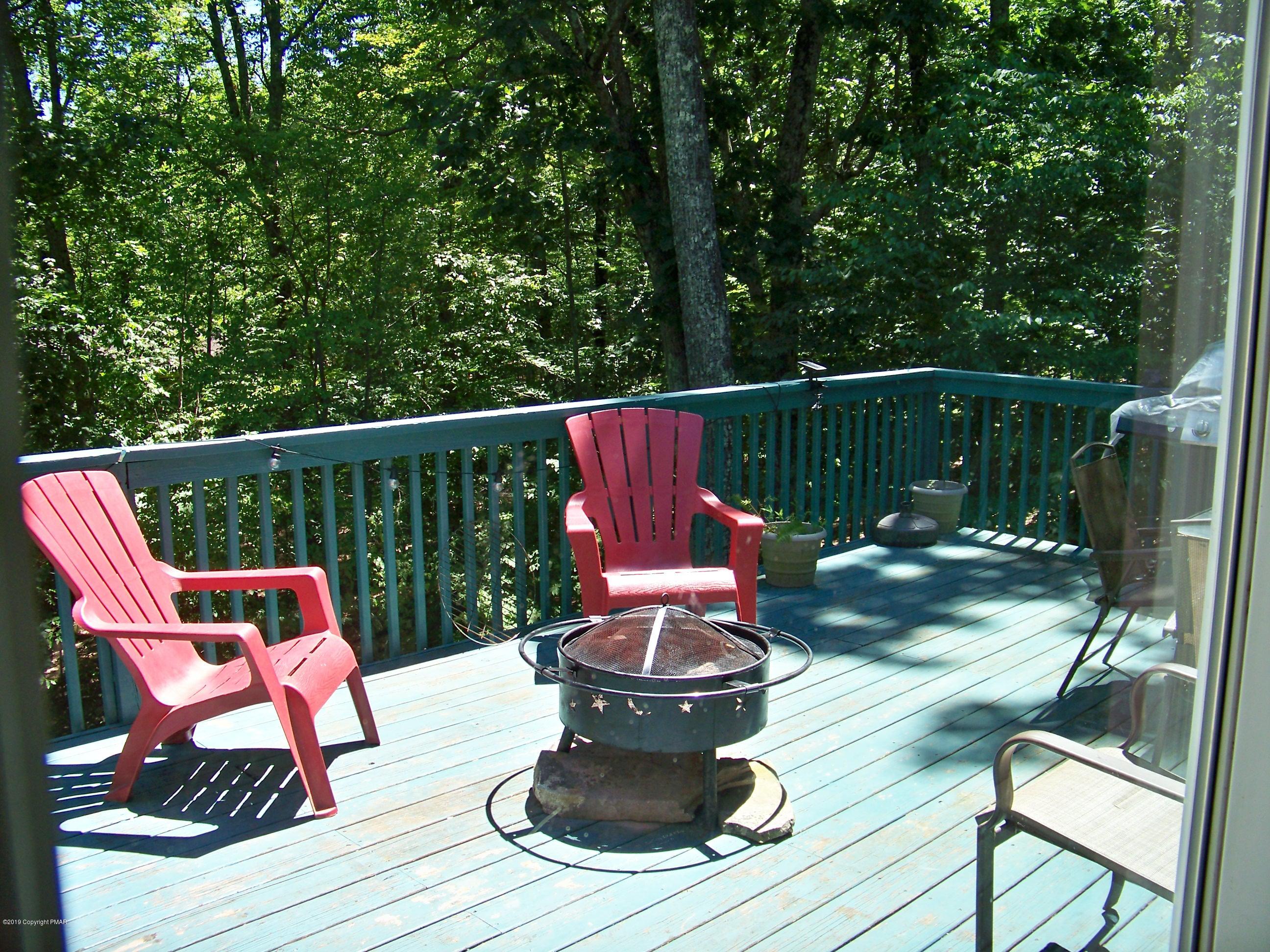 154 Totteridge Road Bushkill, PA 18324 - Photo 7 of 29 Rear Deck