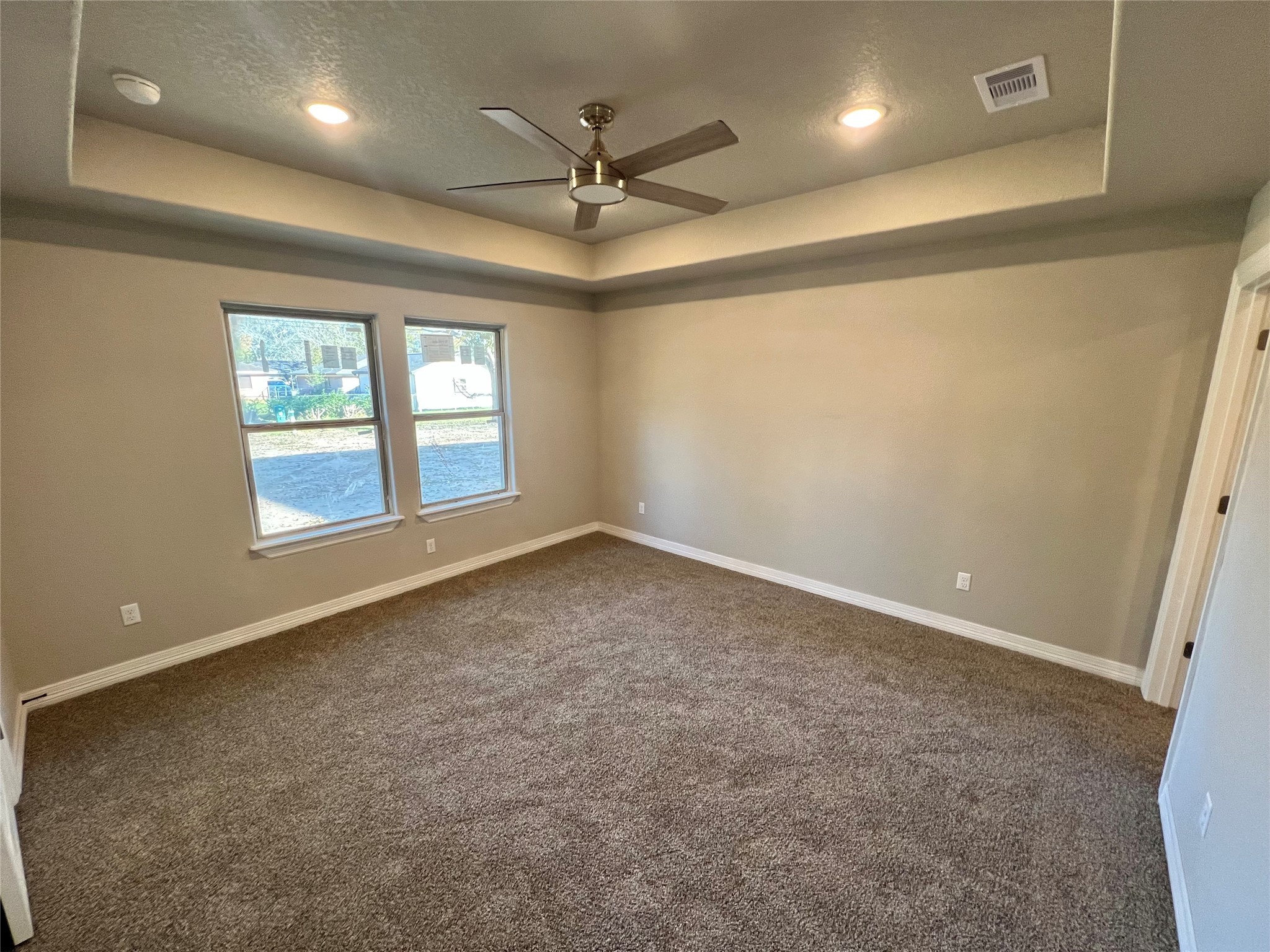 1031 South Anderson Street Angleton, TX 77515 - Photo 5 of 6 an empty room with windows and fan