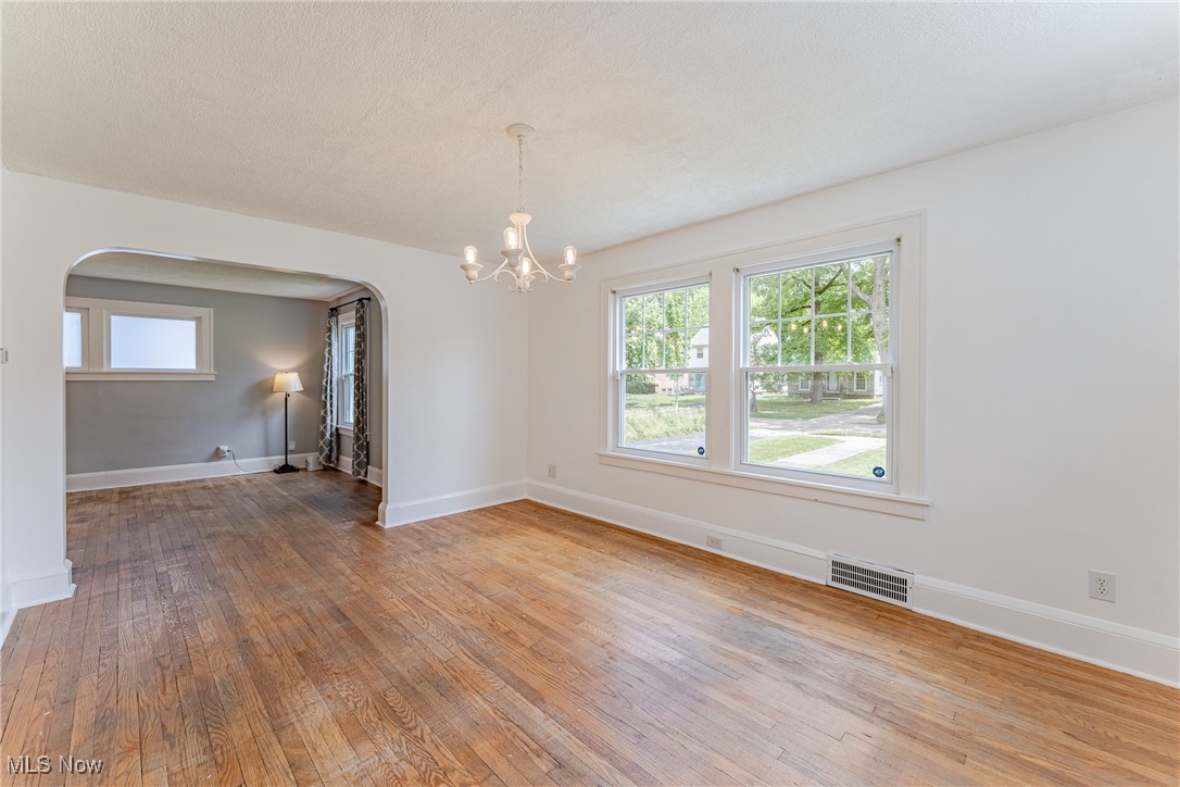 2192 Barrington Road Cleveland, OH 44118 - Photo 7 of 30