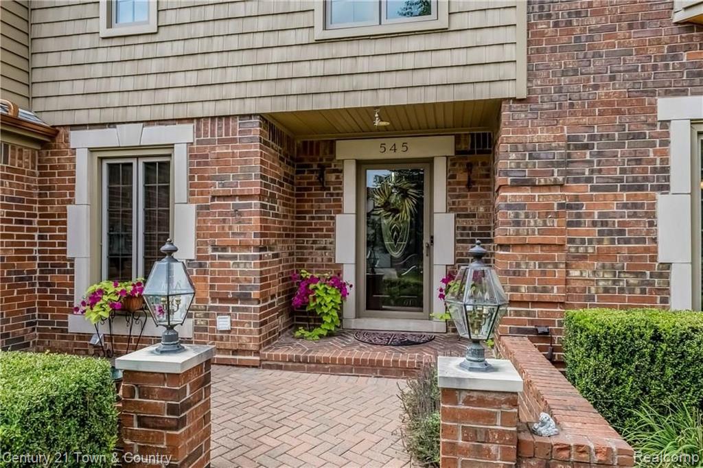 545 Sunlight Drive Rochester Hills, MI 48309 - Photo 4 of 68