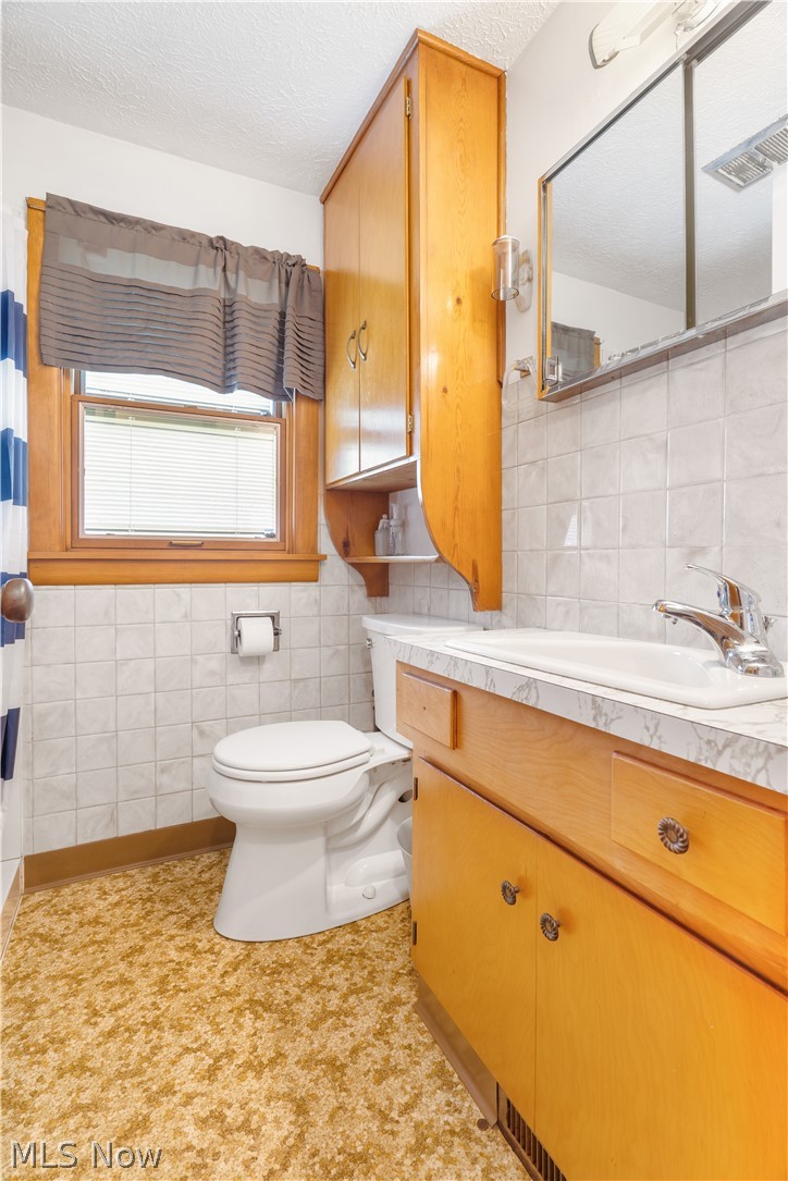 1907 Koons Road North Canton, OH 44720 - Photo 11 of 14 Full bath