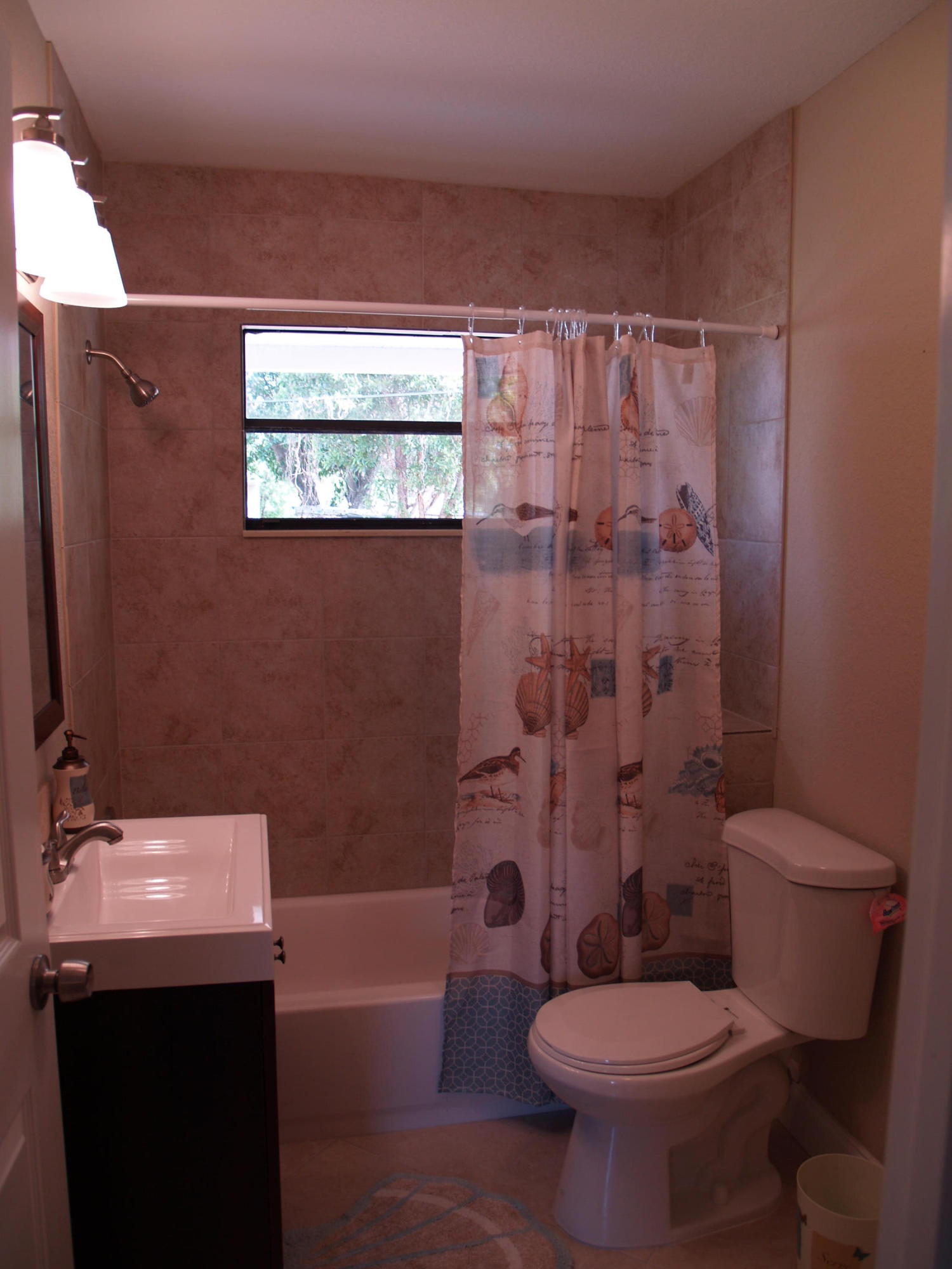 18122 Limestone Creek Road Jupiter, FL 33458 - Photo 16 of 22 Guest Bath