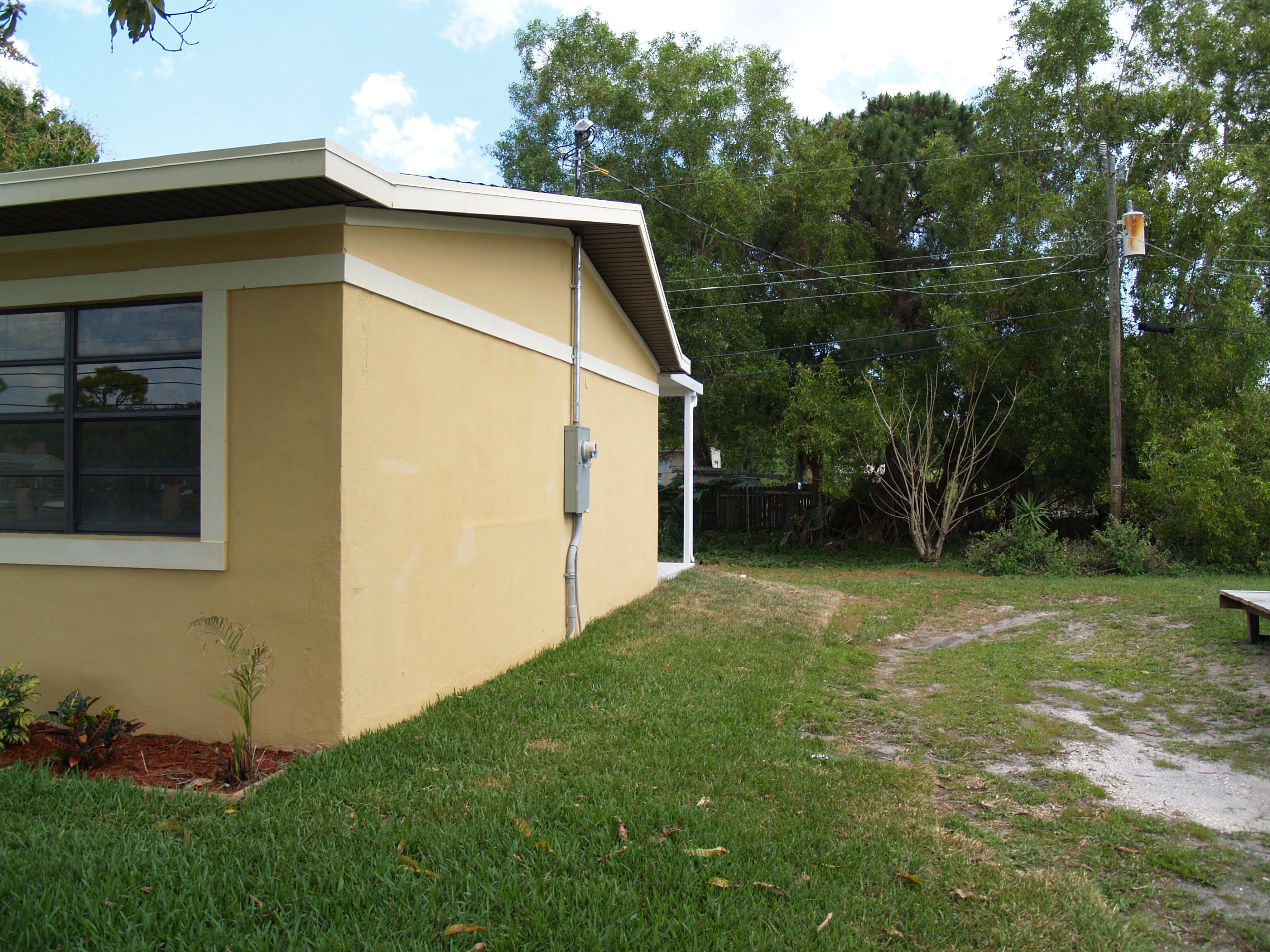 18122 Limestone Creek Road Jupiter, FL 33458 - Photo 9 of 22 Right side exterior