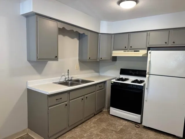 $950 | 3201 Gilbert Avenue, Rockford, IL 61101