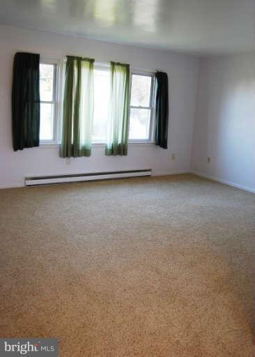 13020 Prices Distillery Road Clarksburg, MD 20871 - Photo 2 of 29 Living Room
