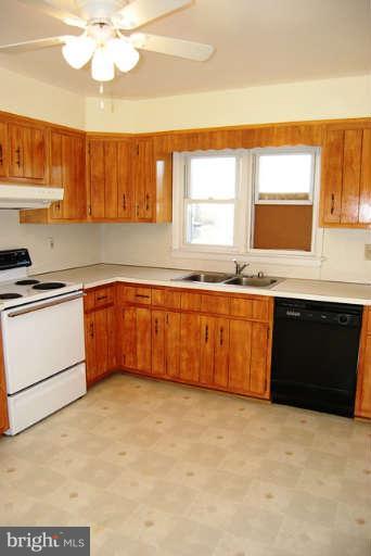 13020 Prices Distillery Road Clarksburg, MD 20871 - Photo 5 of 29 Kitchen