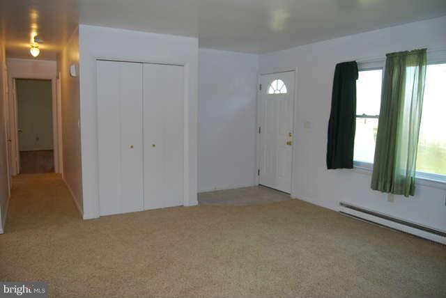 13020 Prices Distillery Road Clarksburg, MD 20871 - Photo 8 of 29 Living Room