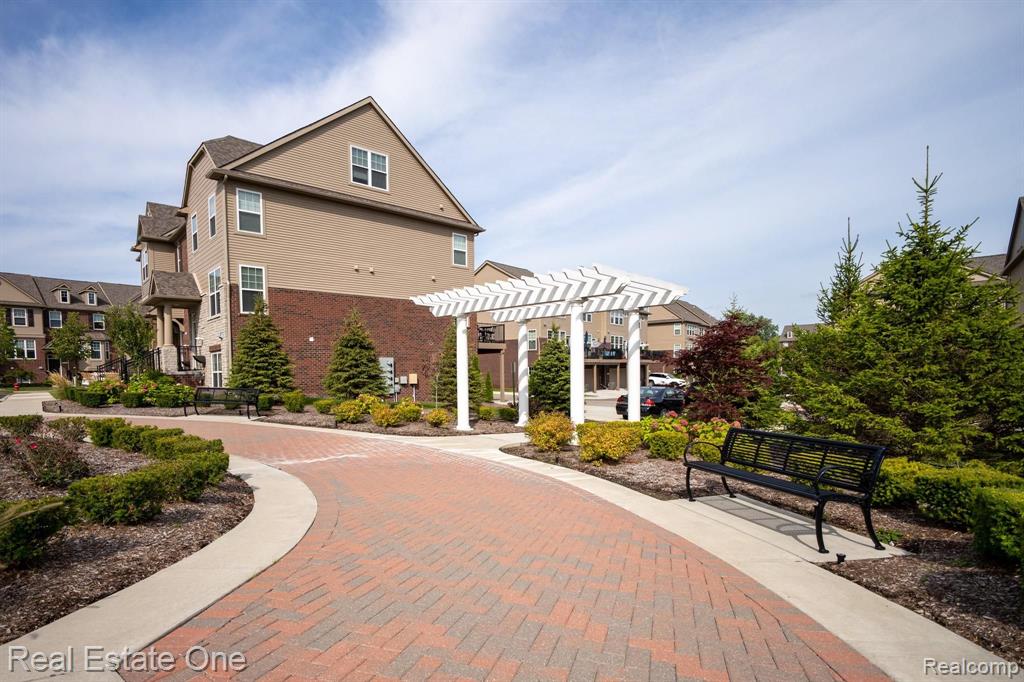 313 Glenhurst Boulevard Rochester Hills, MI 48307 - Photo 29 of 31