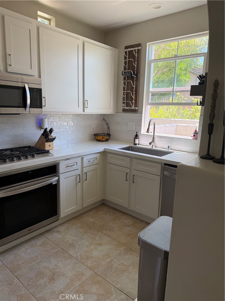 6 Snapdragon Street Ladera Ranch, CA 92694 - Photo 9 of 39 Kitchen