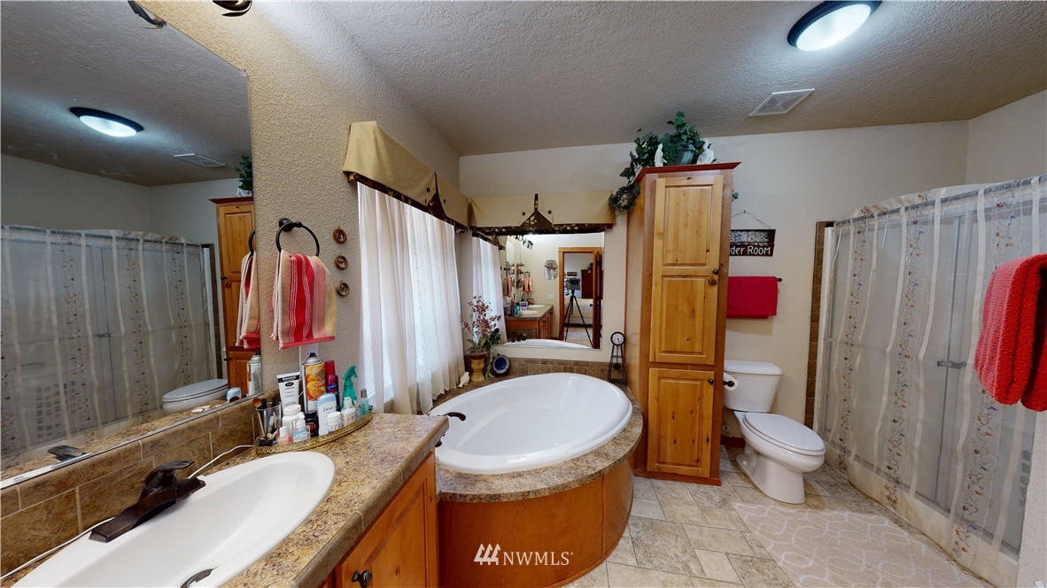 90 Golden Road Oroville, WA 98844 - Photo 11 of 40 Gallery Image 11