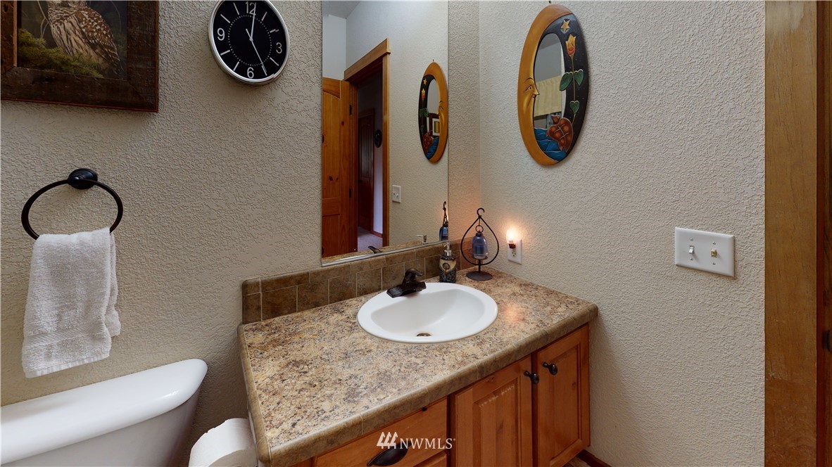 90 Golden Road Oroville, WA 98844 - Photo 19 of 40 Gallery Image 19