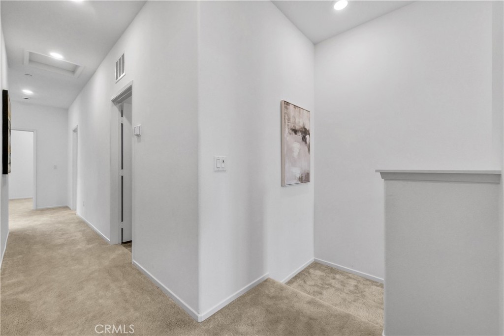 5584 Kate Way, Unit 10 Fontana, CA 92336 - Photo 13 of 42 an empty room with entrance and mirror