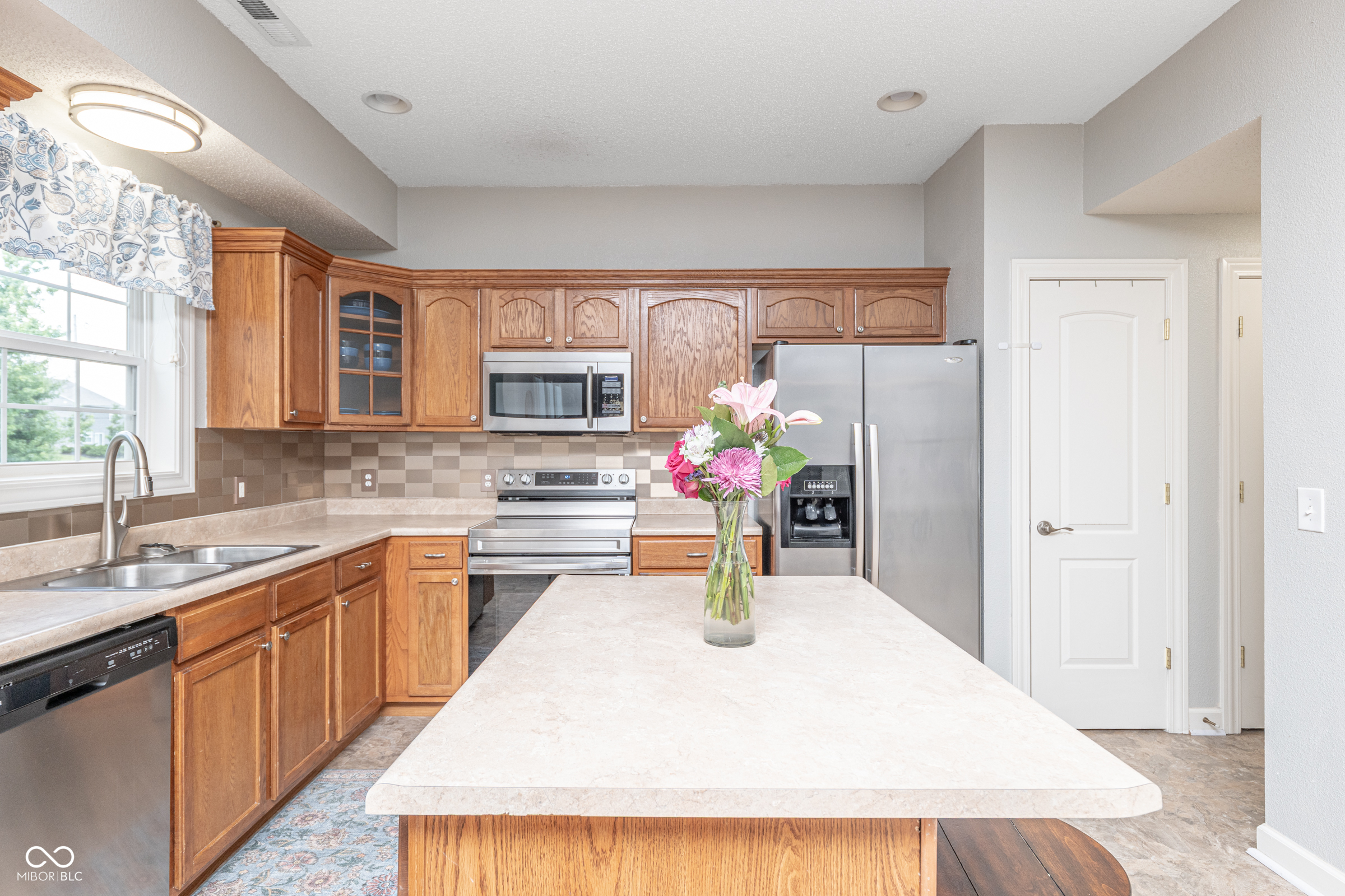 9652 Rhodes Lane Avon, IN 46123 - Photo 12 of 49