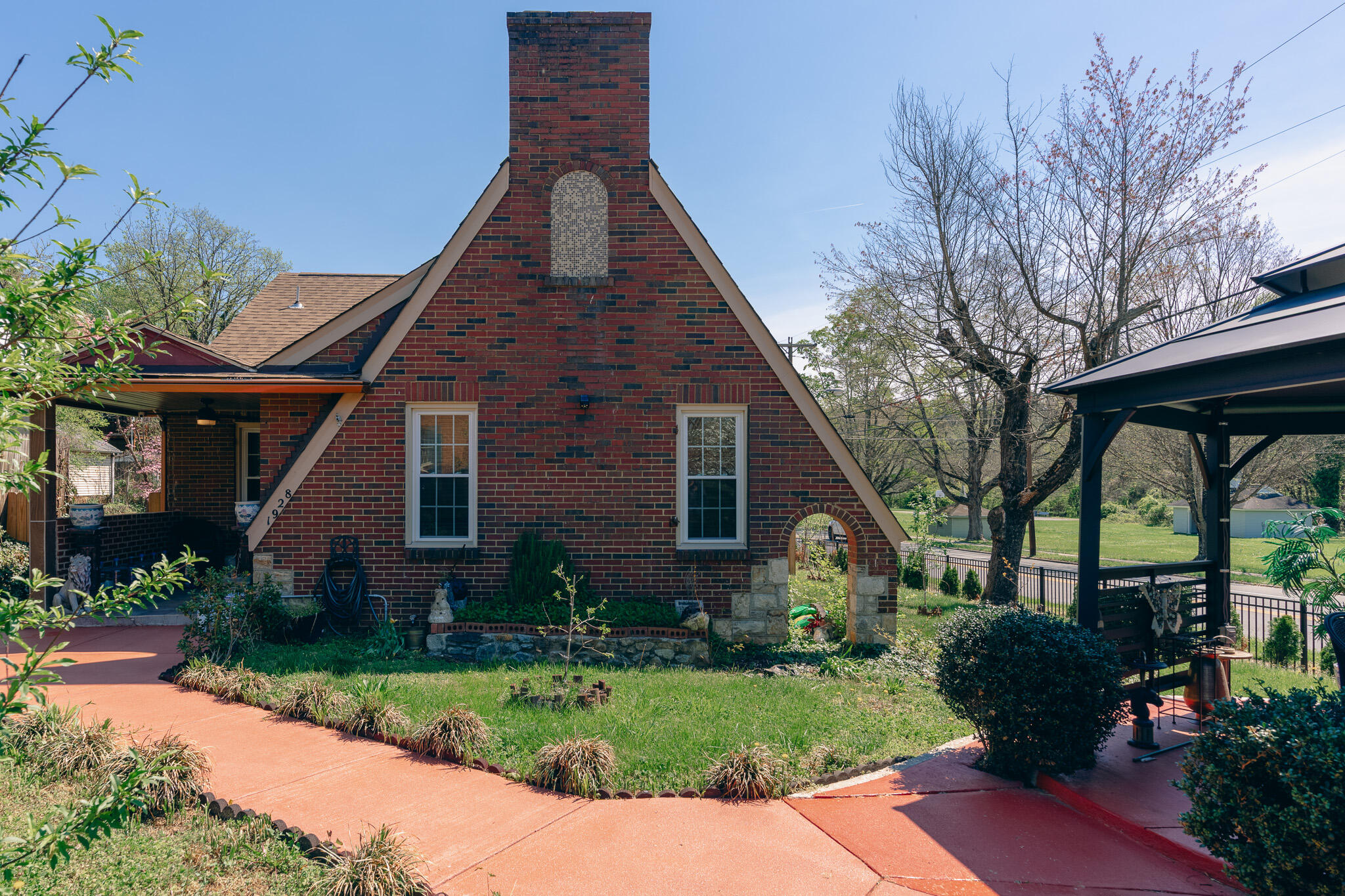 1928 Warrington Road Southwest Roanoke, VA 24015 - Photo 5 of 58 A1200846-2