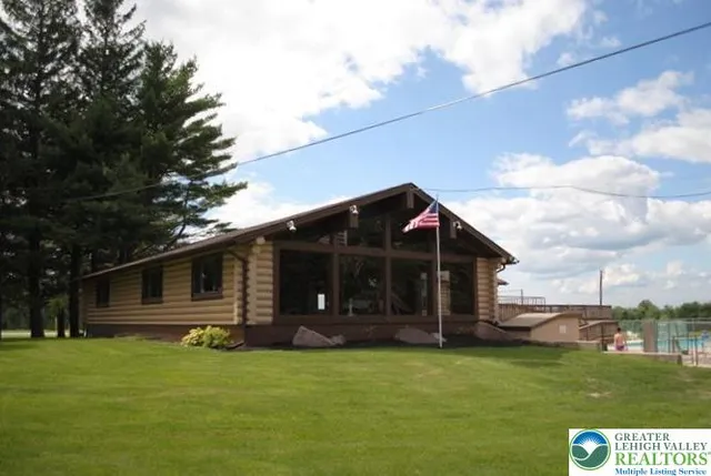 a view of a back yard of the house
