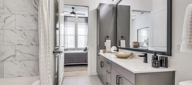 $1,985 | 2929 Oak Lawn Avenue, Unit 638, Dallas, TX 75219