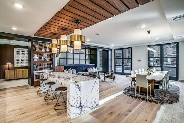 $1,985 | 2929 Oak Lawn Avenue, Unit 638, Dallas, TX 75219