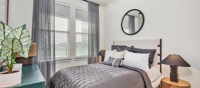 $1,985 | 2929 Oak Lawn Avenue, Unit 638, Dallas, TX 75219