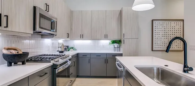 $1,985 | 2929 Oak Lawn Avenue, Unit 638, Dallas, TX 75219