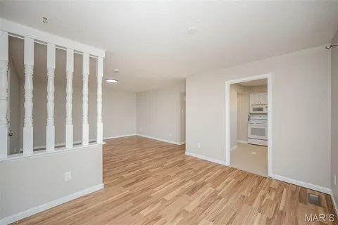 $142,500 | 4353 Chateau De Ville Drive, Unit B, St. Louis, MO 63129