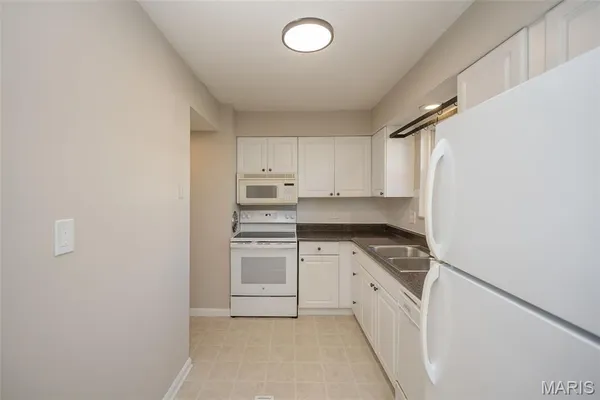 $139,000 | 4353 Chateau De Ville Drive, Unit B, St. Louis, MO 63129