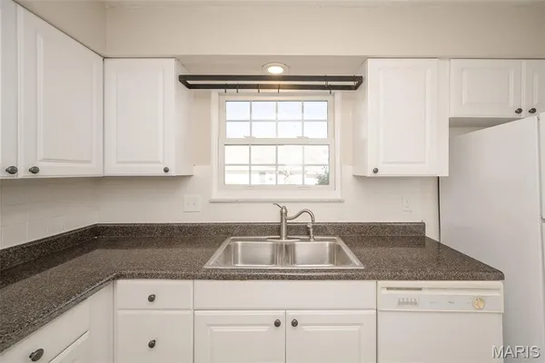 $139,000 | 4353 Chateau De Ville Drive, Unit B, St. Louis, MO 63129