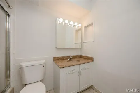 $142,500 | 4353 Chateau De Ville Drive, Unit B, St. Louis, MO 63129