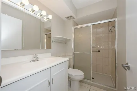 $142,500 | 4353 Chateau De Ville Drive, Unit B, St. Louis, MO 63129