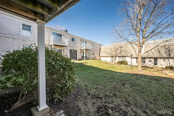 $139,000 | 4353 Chateau De Ville Drive, Unit B, St. Louis, MO 63129